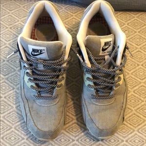 nike air max black and white checker